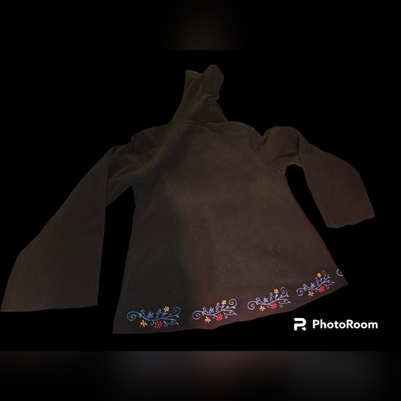 Embroidered Fleece Wrap - Picture 3 of 6